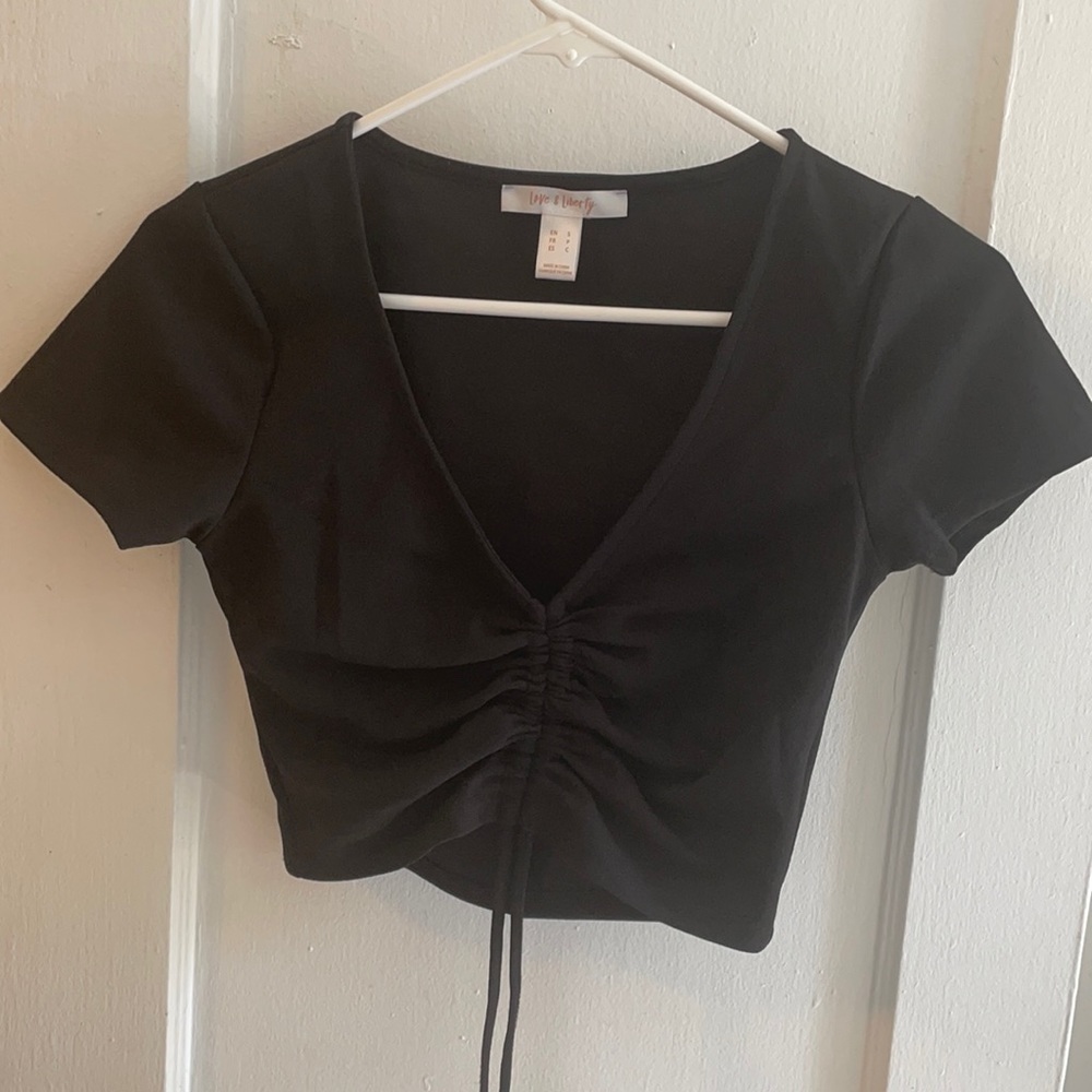 Super cute Black crop top, size S